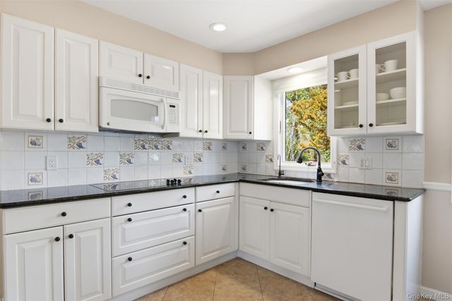1 Carriage Court, Stony Brook, NY 11790