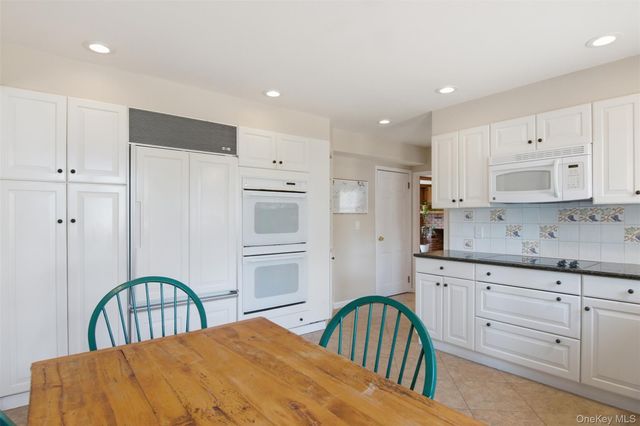 1 Carriage Court, Stony Brook, NY 11790