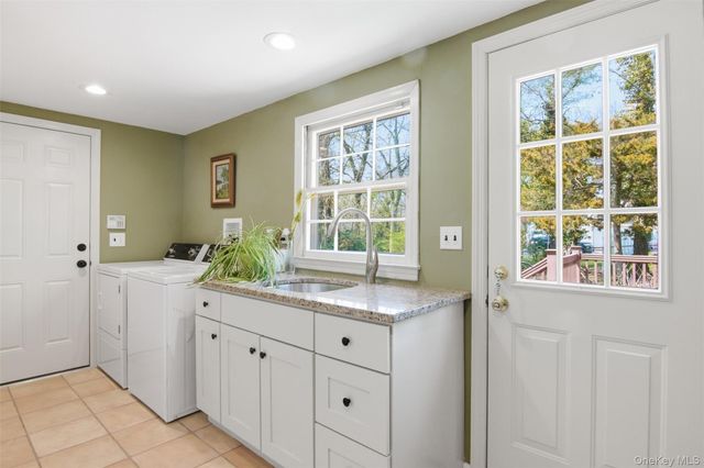 1 Carriage Court, Stony Brook, NY 11790