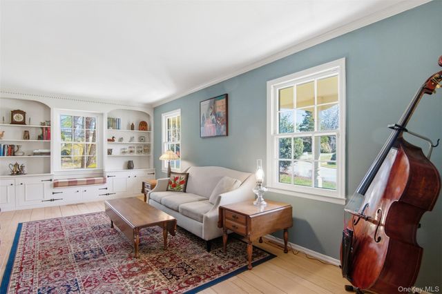 1 Carriage Court, Stony Brook, NY 11790