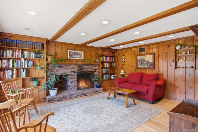 1 Carriage Court, Stony Brook, NY 11790