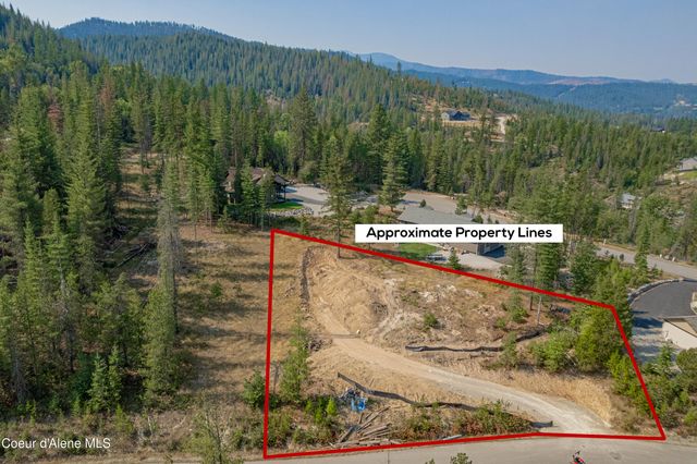 107 Blazing Saddle Ct, Pinehurst, ID 83850