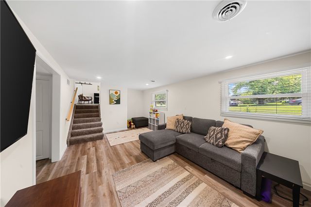 25 Green Ivy Circle, Henrietta, NY 14623