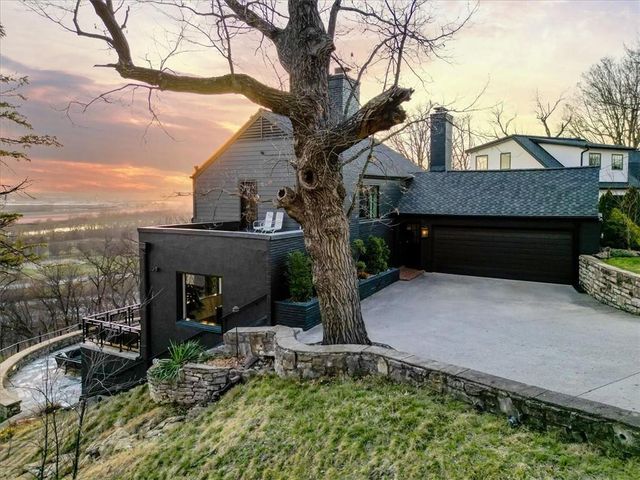 3718 N Briarcliff Road, Kansas City, MO 64116