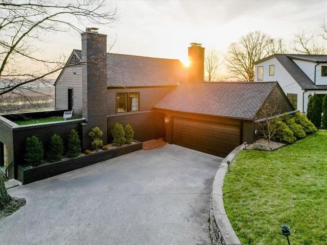 3718 N Briarcliff Road, Kansas City, MO 64116