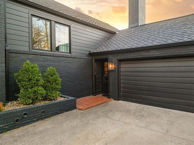 3718 N Briarcliff Road, Kansas City, MO 64116