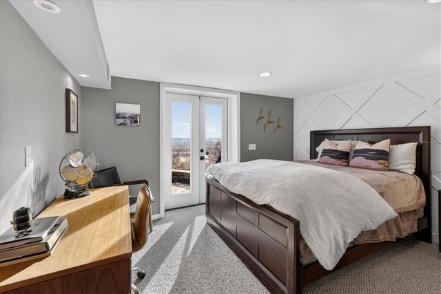 3718 N Briarcliff Road, Kansas City, MO 64116