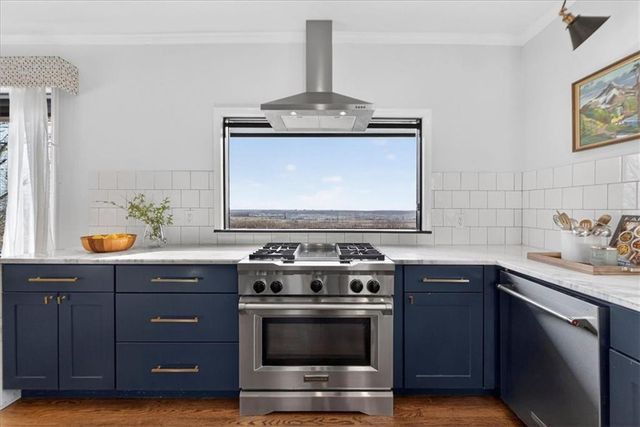 3718 N Briarcliff Road, Kansas City, MO 64116