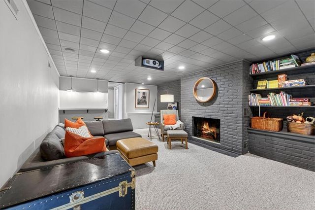 3718 N Briarcliff Road, Kansas City, MO 64116