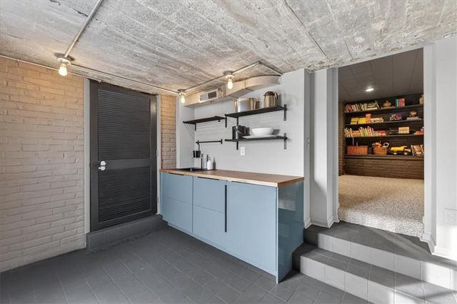 3718 N Briarcliff Road, Kansas City, MO 64116