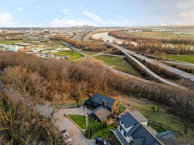 3718 N Briarcliff Road, Kansas City, MO 64116