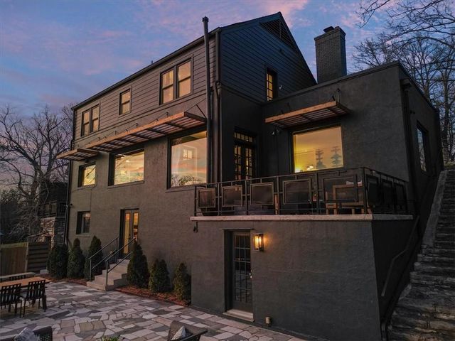 3718 N Briarcliff Road, Kansas City, MO 64116