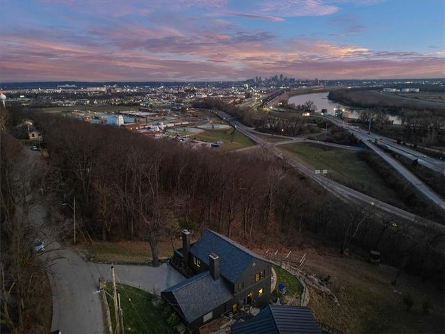 3718 N Briarcliff Road, Kansas City, MO 64116