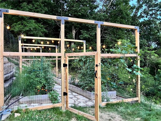 3718 N Briarcliff Road, Kansas City, MO 64116