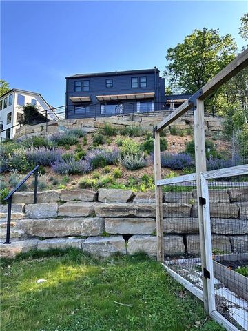 3718 N Briarcliff Road, Kansas City, MO 64116