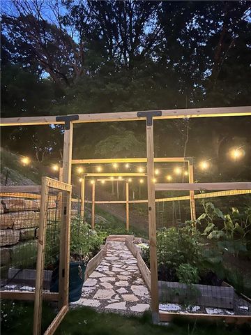 3718 N Briarcliff Road, Kansas City, MO 64116