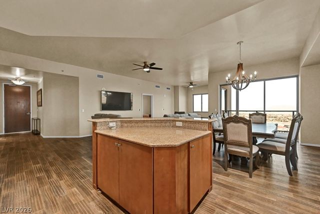 8255 Las Vegas Boulevard 2013, Las Vegas, NV 89123