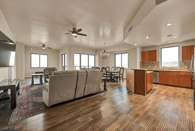 8255 Las Vegas Boulevard 2013, Las Vegas, NV 89123