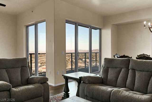 8255 Las Vegas Boulevard 2013, Las Vegas, NV 89123