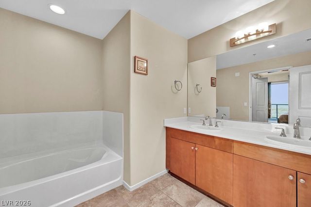 8255 Las Vegas Boulevard 2013, Las Vegas, NV 89123