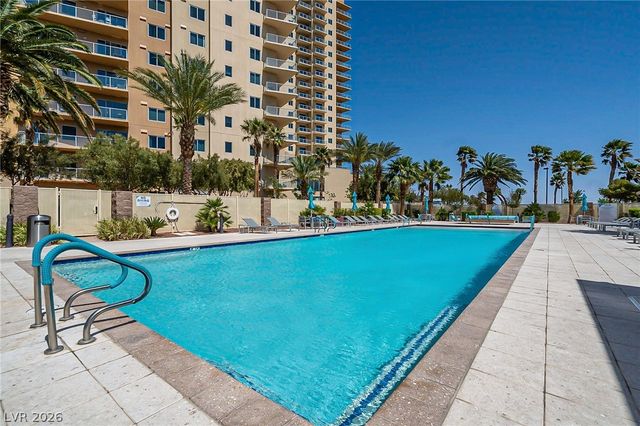 8255 Las Vegas Boulevard 2013, Las Vegas, NV 89123