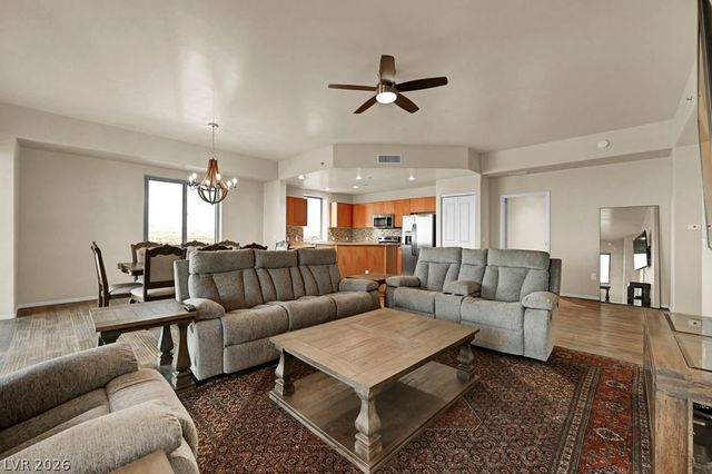 8255 Las Vegas Boulevard 2013, Las Vegas, NV 89123