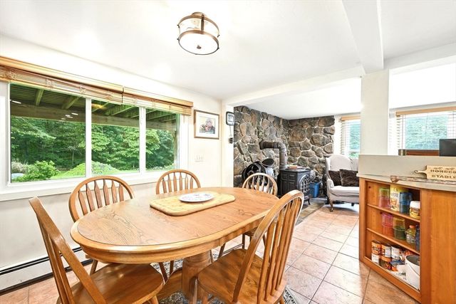 23 Westboro Rd, Upton, MA 01568