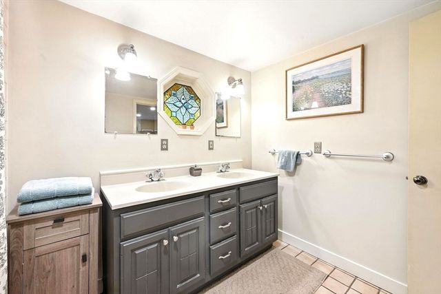23 Westboro Rd, Upton, MA 01568