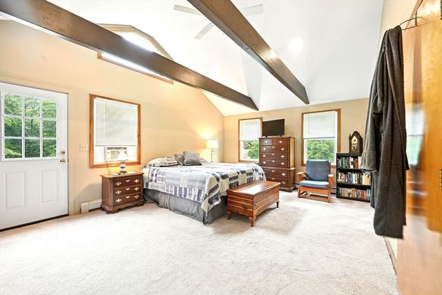 23 Westboro Rd, Upton, MA 01568