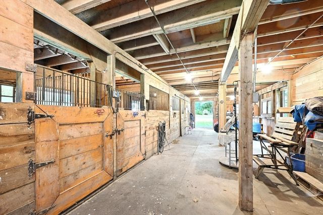 23 Westboro Rd, Upton, MA 01568