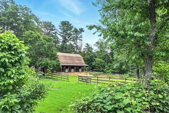 23 Westboro Rd, Upton, MA 01568