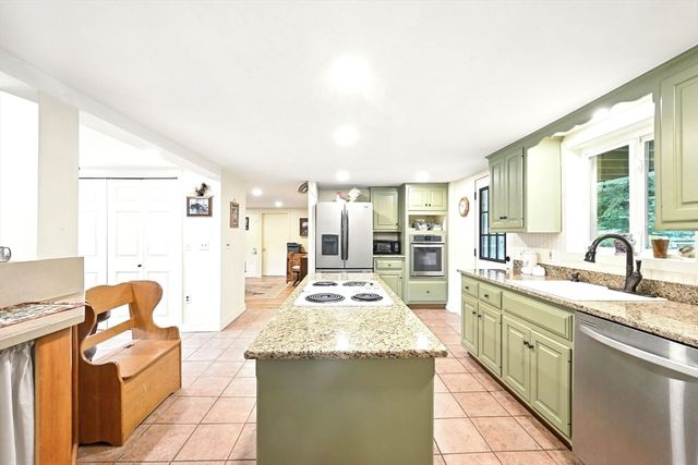 23 Westboro Rd, Upton, MA 01568