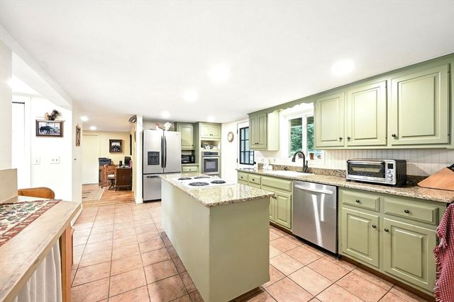 23 Westboro Rd, Upton, MA 01568