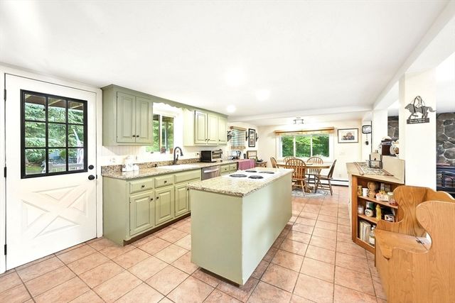 23 Westboro Rd, Upton, MA 01568