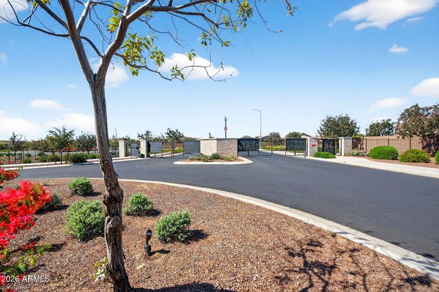 9440 W WILLOW BEND Lane, Phoenix, AZ 85037