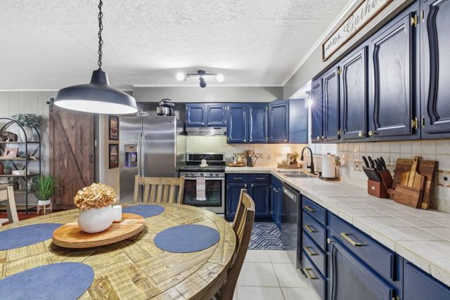 3902 Stillmeadow Drive, Bryan, TX 77802