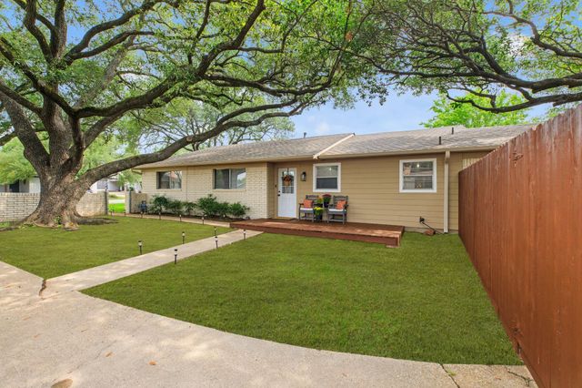 3902 Stillmeadow Drive, Bryan, TX 77802