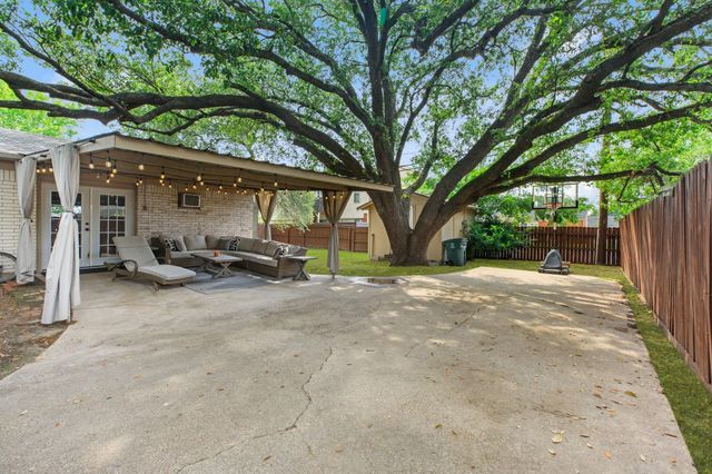 3902 Stillmeadow Drive, Bryan, TX 77802