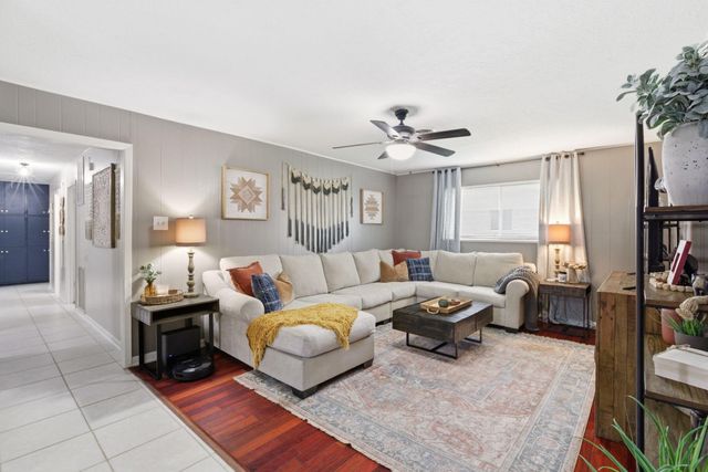 3902 Stillmeadow Drive, Bryan, TX 77802