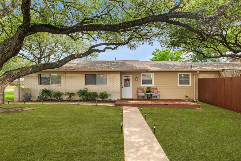 3902 Stillmeadow Drive, Bryan, TX 77802