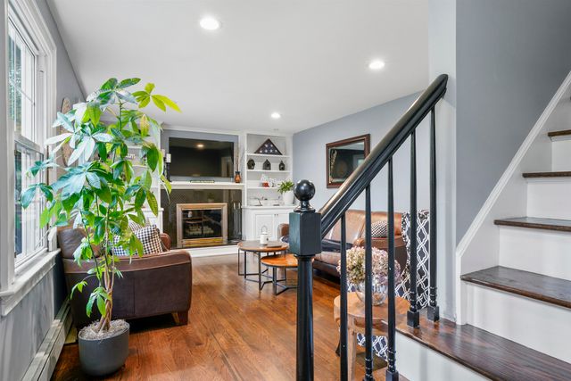 17 Winter Circle, Litchfield, NH 03052