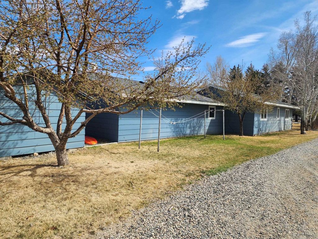 2705 Cowgill Rd, Cody, WY 82414 photo 3