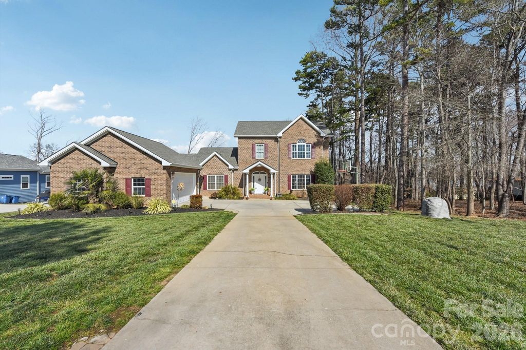 9484 Riviera Drive, Sherrills Ford, NC 28673