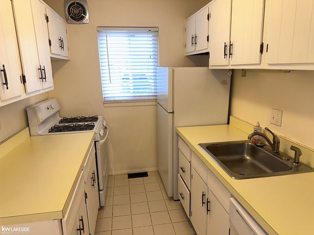23313 Edsel Ford Court, St Clair Shores, MI 48080