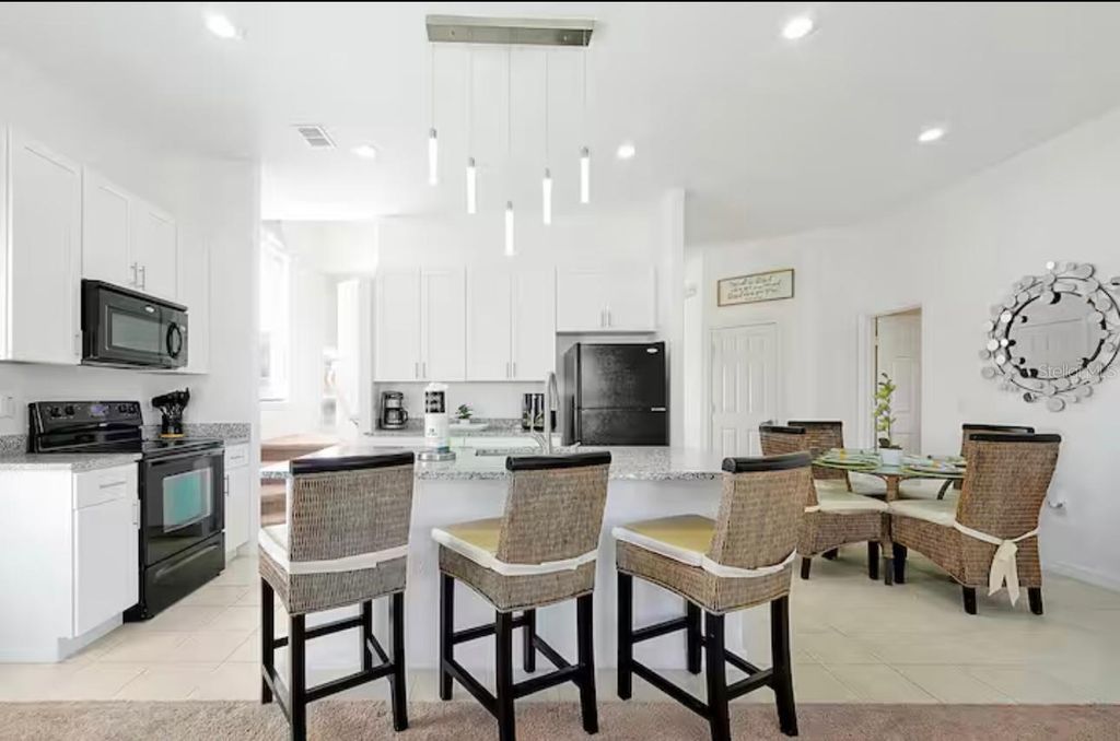 Image 11 of property listing at 559 CADIZ LOOP, Davenport, FL 33837