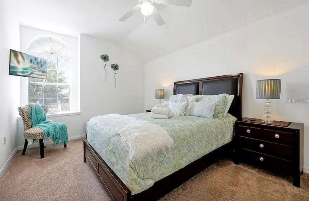 Image 12 of property listing at 559 CADIZ LOOP, Davenport, FL 33837