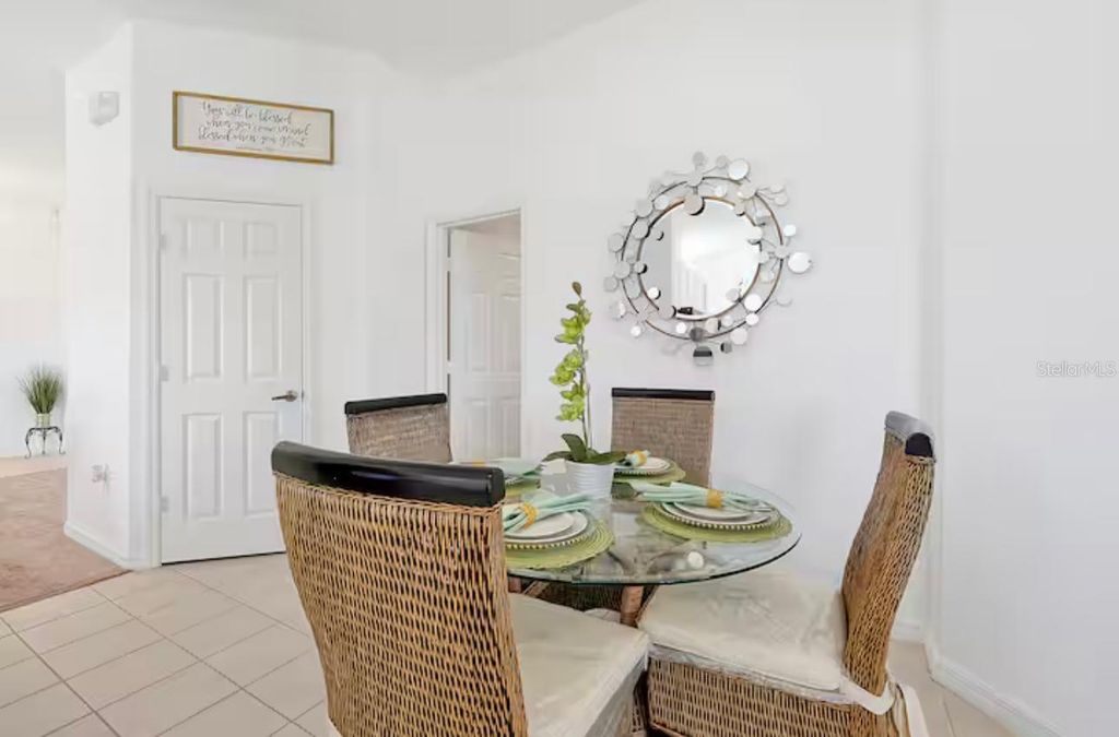 Image 14 of property listing at 559 CADIZ LOOP, Davenport, FL 33837