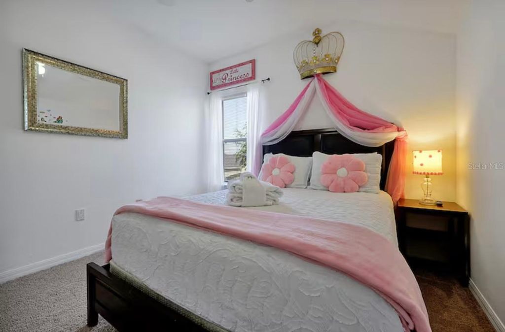 Image 17 of property listing at 559 CADIZ LOOP, Davenport, FL 33837