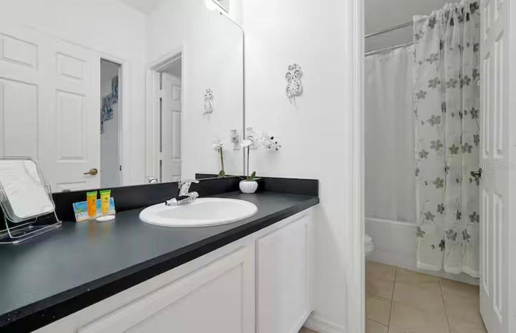 Image 19 of property listing at 559 CADIZ LOOP, Davenport, FL 33837