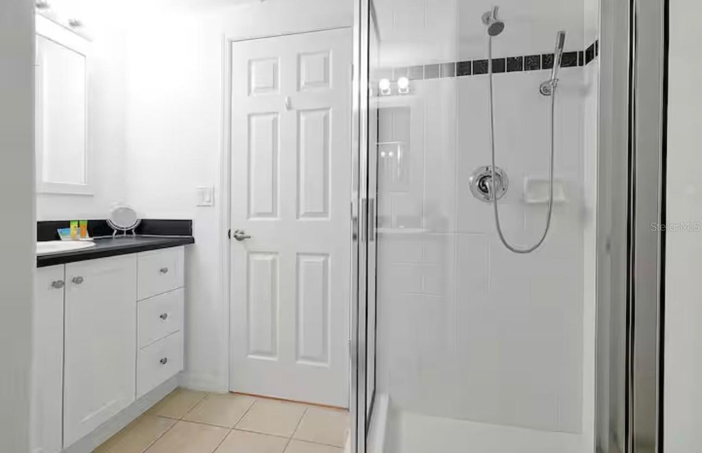 Image 20 of property listing at 559 CADIZ LOOP, Davenport, FL 33837